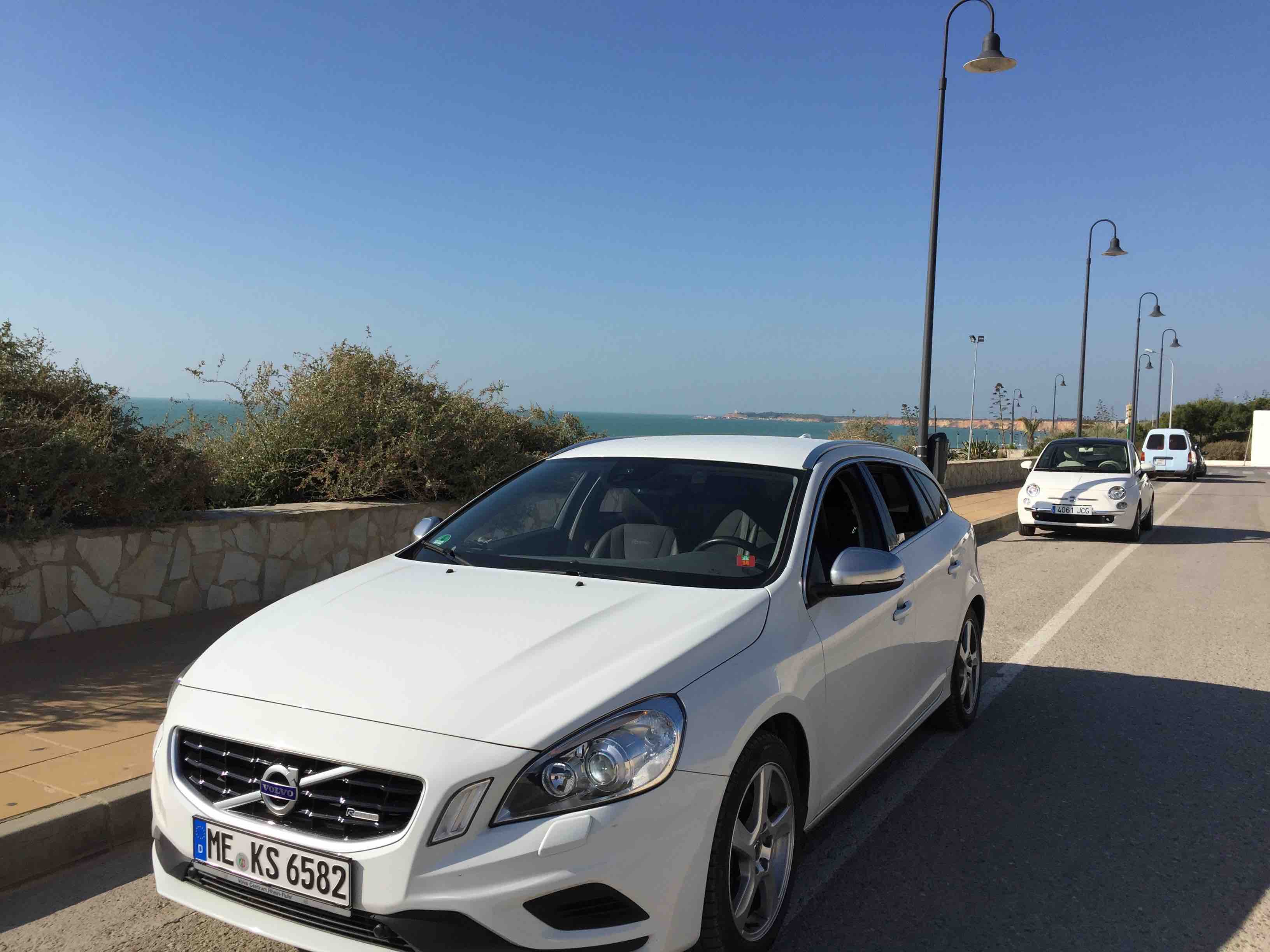 Mein wunderbares Auto macht, was sein Name, Volvo, verspricht. Er rollt und rollt und rollt. Ich liebe es!!!