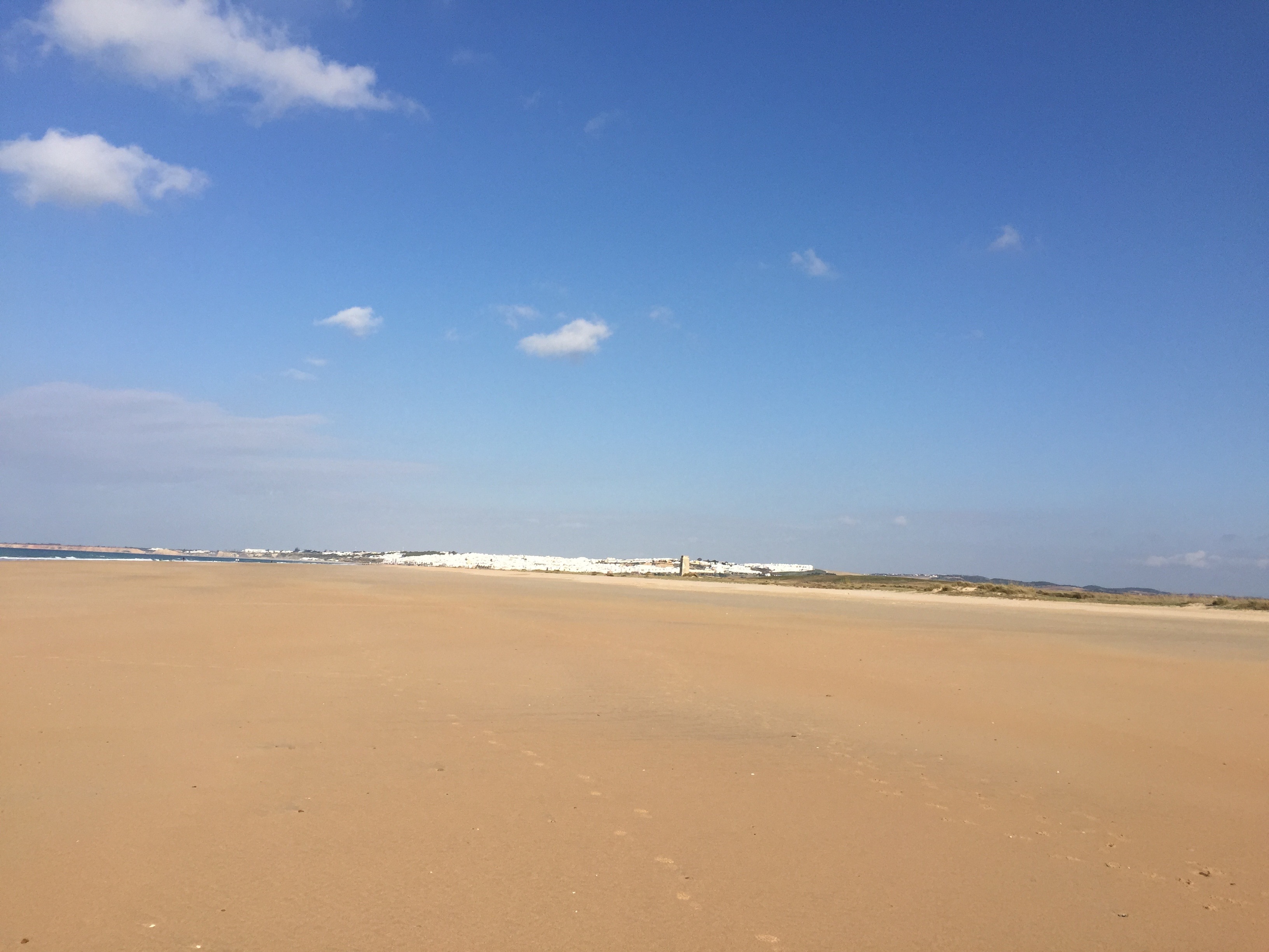 Conil vom Strand El Palmar aus. Fotos von der Stadt folgen, mit Sicherheit...